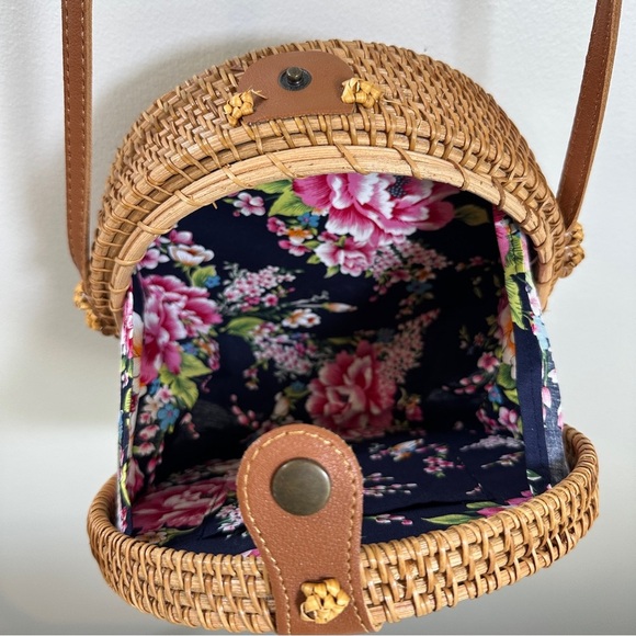 Straw Purse Round 7.9"x7.9"x3.1" with Shoulder Straps Summer Wicker Rattan Woven - Picture 4 of 6